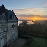 Bed & Breakfast Chateau Avec Vue Sur La Loire