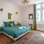 Chateau Avec Vue Sur La Loire Bed & Breakfast