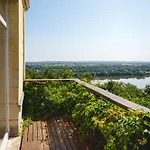 Chateau Avec Vue Sur La Loire