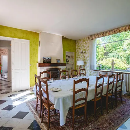 Chateau Avec Vue Sur La Loire לינה וארוחת בוקר