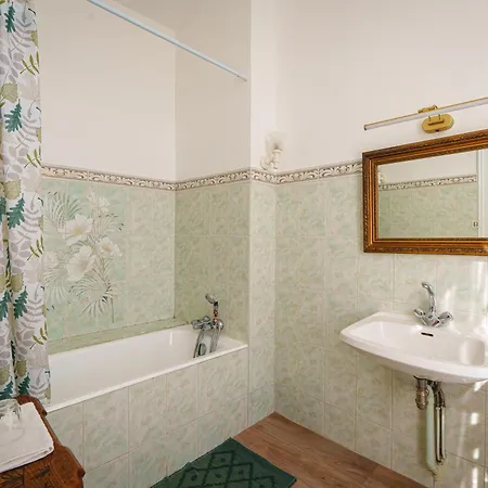 Chateau Avec Vue Sur La Loire