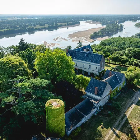 לינה וארוחת בוקר Chateau Avec Vue Sur La Loire 4*