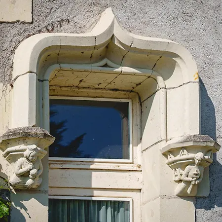 Chateau Avec Vue Sur La Loire *