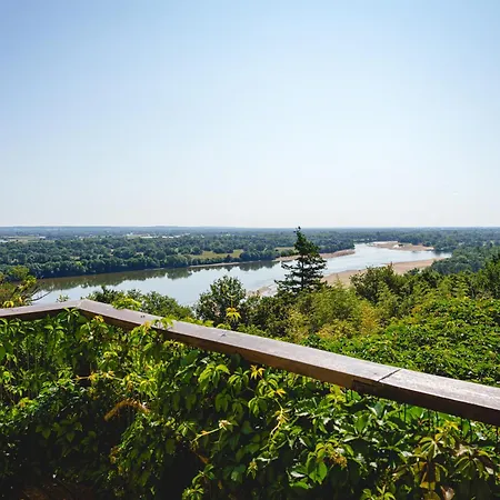Chateau Avec Vue Sur La Loire לינה וארוחת בוקר 4*