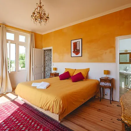 Chateau Avec Vue Sur La Loire לינה וארוחת בוקר