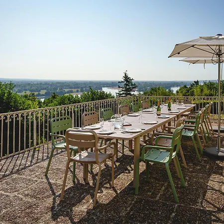 לינה וארוחת בוקר Chateau Avec Vue Sur La Loire 4*