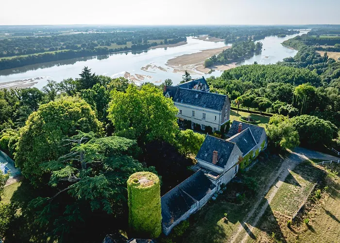 Bed and breakfast Chateau Avec Vue Sur La Loire 4*